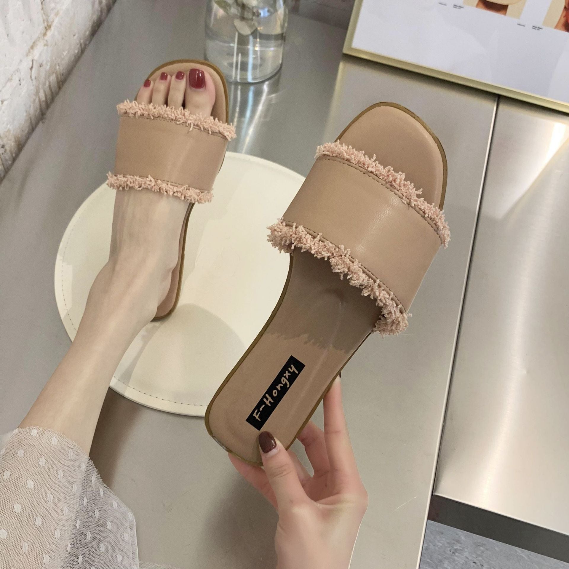 2020 summer new cool slippers women's Korean version flat-bottomed fashion outer wear one-word tassel cool slippers