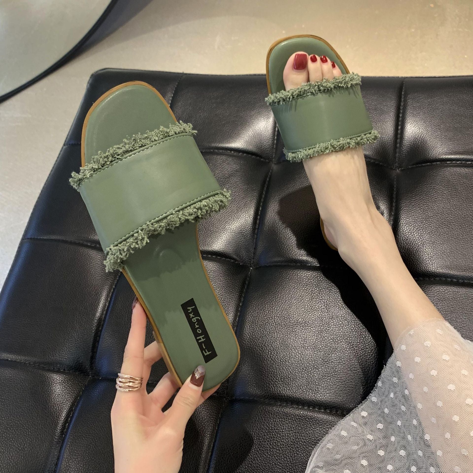 2020 summer new cool slippers women's Korean version flat-bottomed fashion outer wear one-word tassel cool slippers