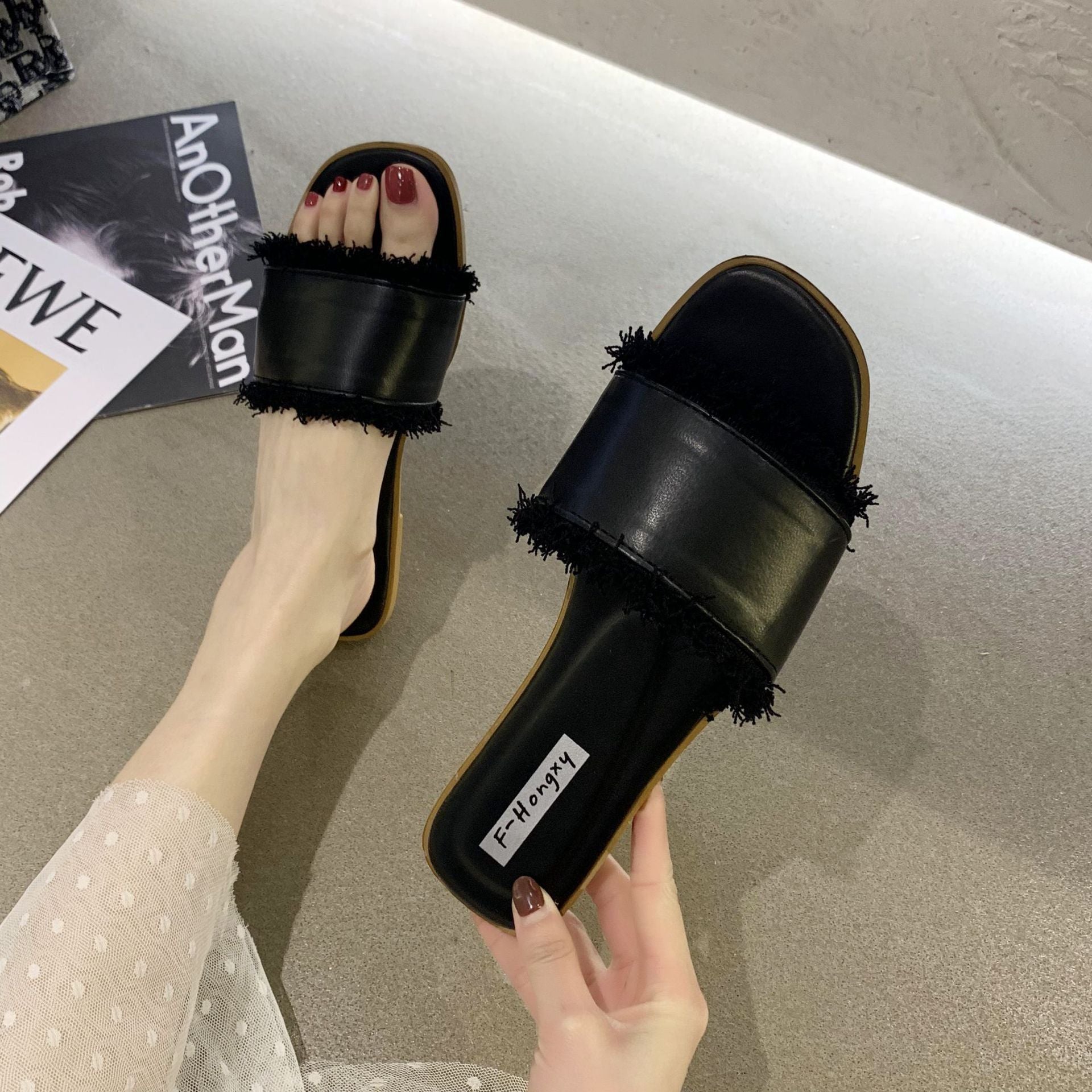 2020 summer new cool slippers women's Korean version flat-bottomed fashion outer wear one-word tassel cool slippers