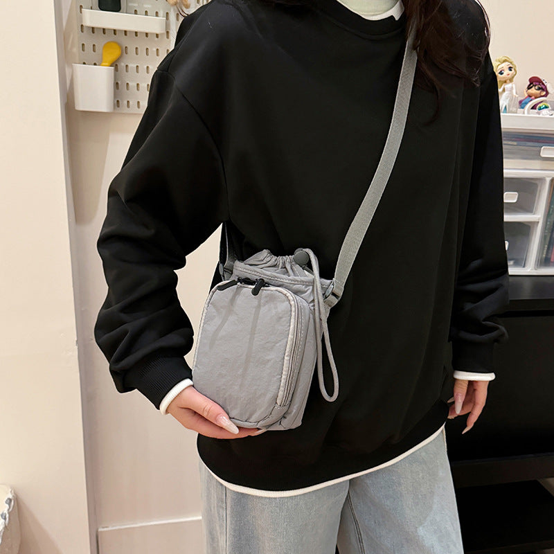 New bag Women's messenger bag 2025 outdoor sports lightweight mobile phone bag Oxford cloth shoulder bag commuter small satchel