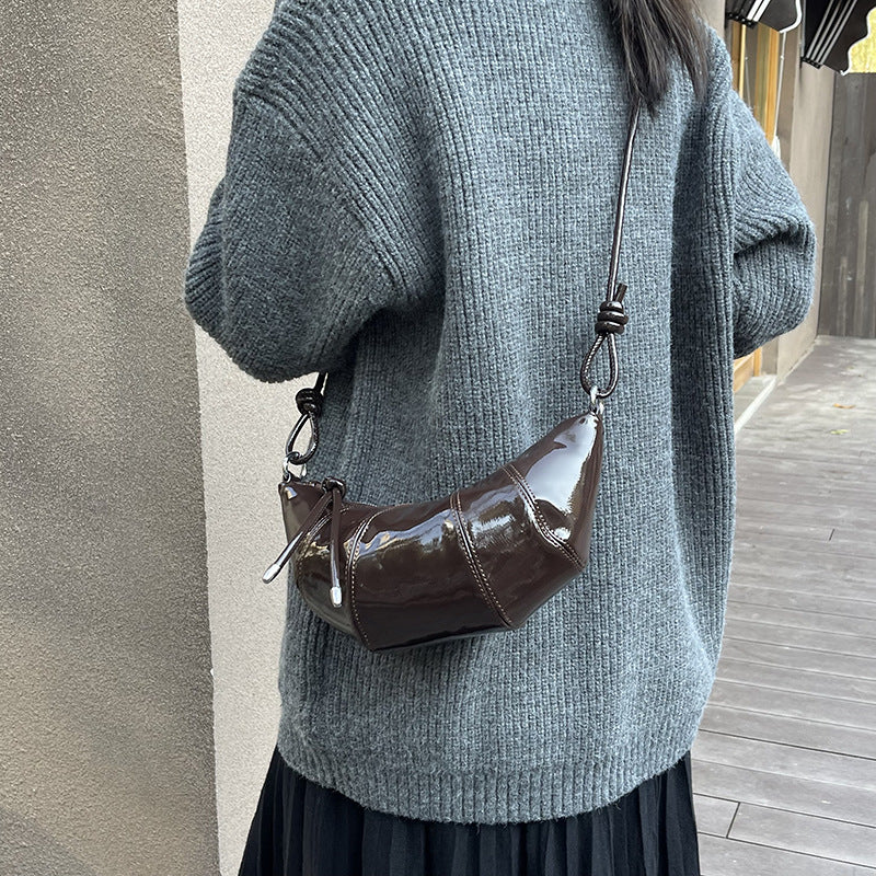 Cross-border textured crescent bag 2025 winter new women's bag niche design shoulder bag simple retro messenger bag tide