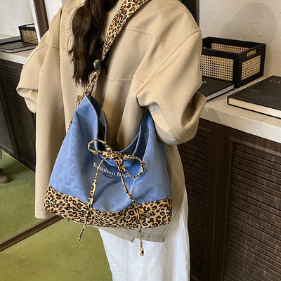 2025 new autumn/winter fashion commuter shoulder bag, popular leopard print crossbody bag, versatile tote bag, high-value design