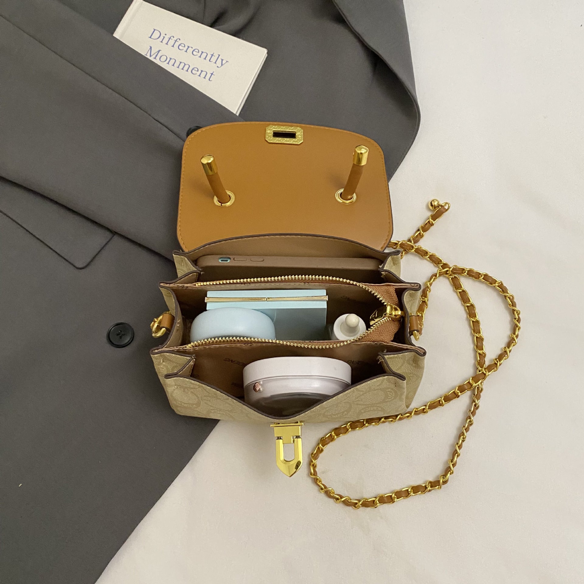 Bags women's 2025 new popular messenger bags, high-end explosive shoulder bags, commuter handbags, bags women's bags