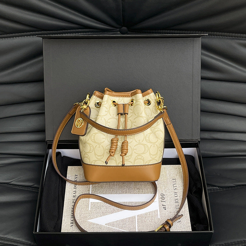 Cross-border women's fashion messenger bag new niche design drawstring bucket bag old flower women's bag commuter shoulder bag