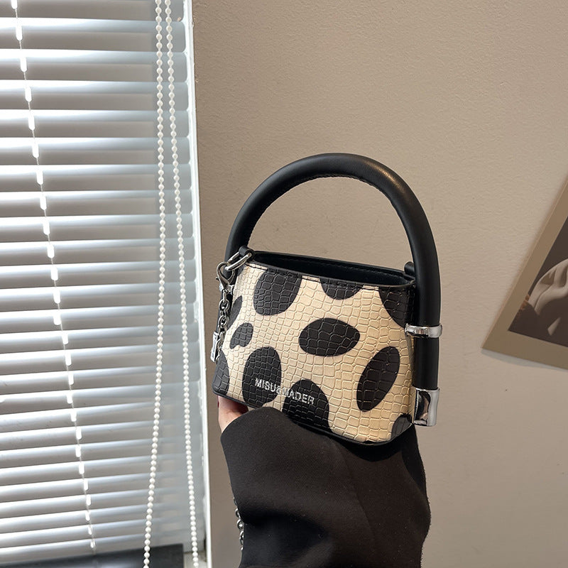 Foreign trade cute girl dopamine mini chain lipstick portable small bag women 2025 new trend messenger bag