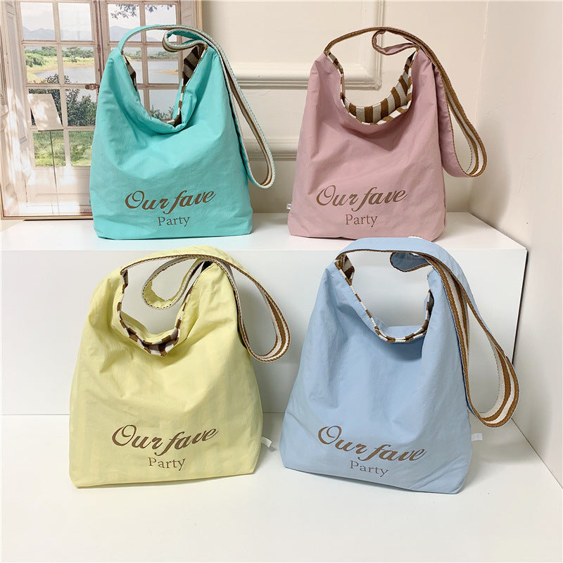 Casual large-capacity striped canvas bag women's 2025 new commuter shoulder bag lightweight versatile tote bucket bag