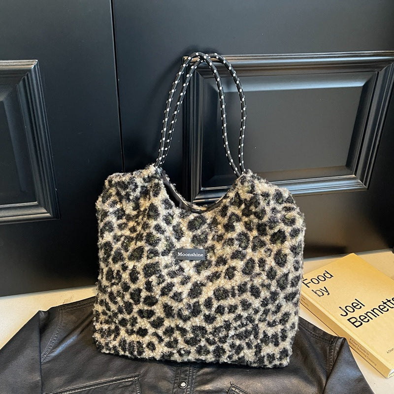Shoulder bag, foreign style leopard print plush trend chain 2025 new model, versatile personality, simple fashion and casual support