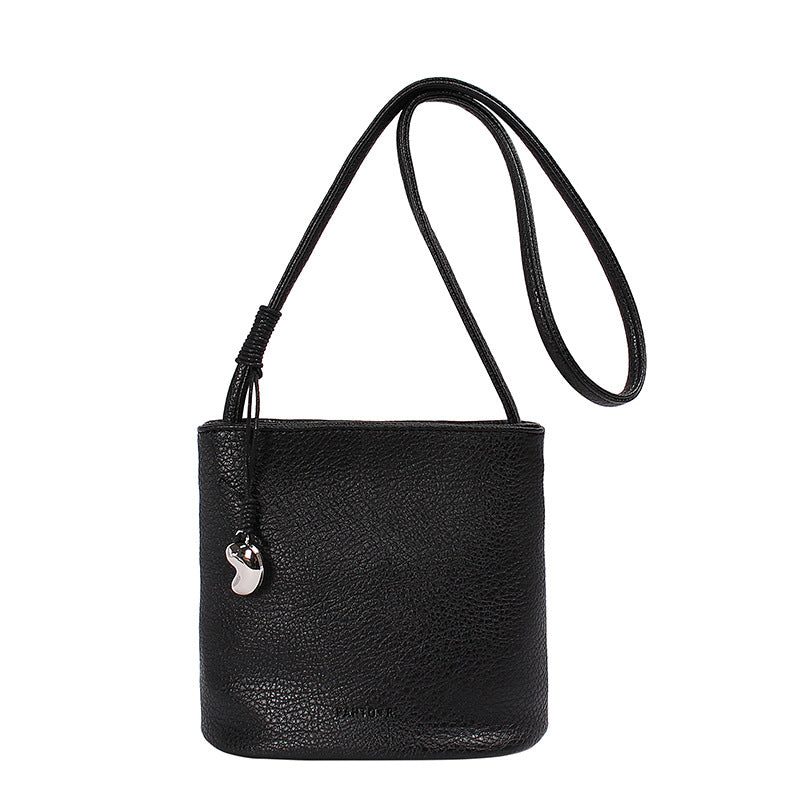 Foreign order simple and versatile small bag women's summer 2025 new fashion shoulder messenger bag this year popular bucket bag