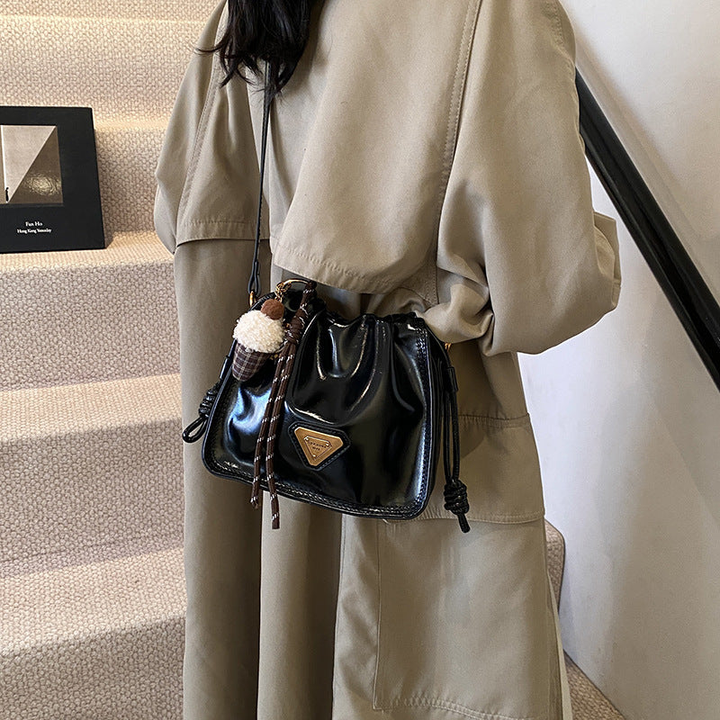 Bag messenger bag women's 2025 new bag winter light luxury niche high-end fashion shoulder bag