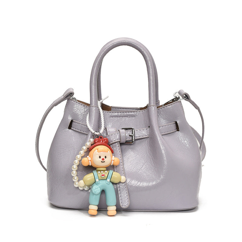 Fashion high sense 2025 new portable pleated bucket bag fashionable versatile foreign style shoulder messenger women's bag