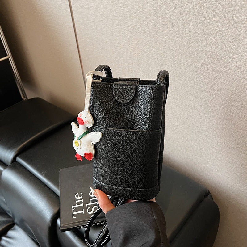 Small bag for  mobile phones Women's 2025 new fashion bucket bag Summer simple texture shoulder messenger bag