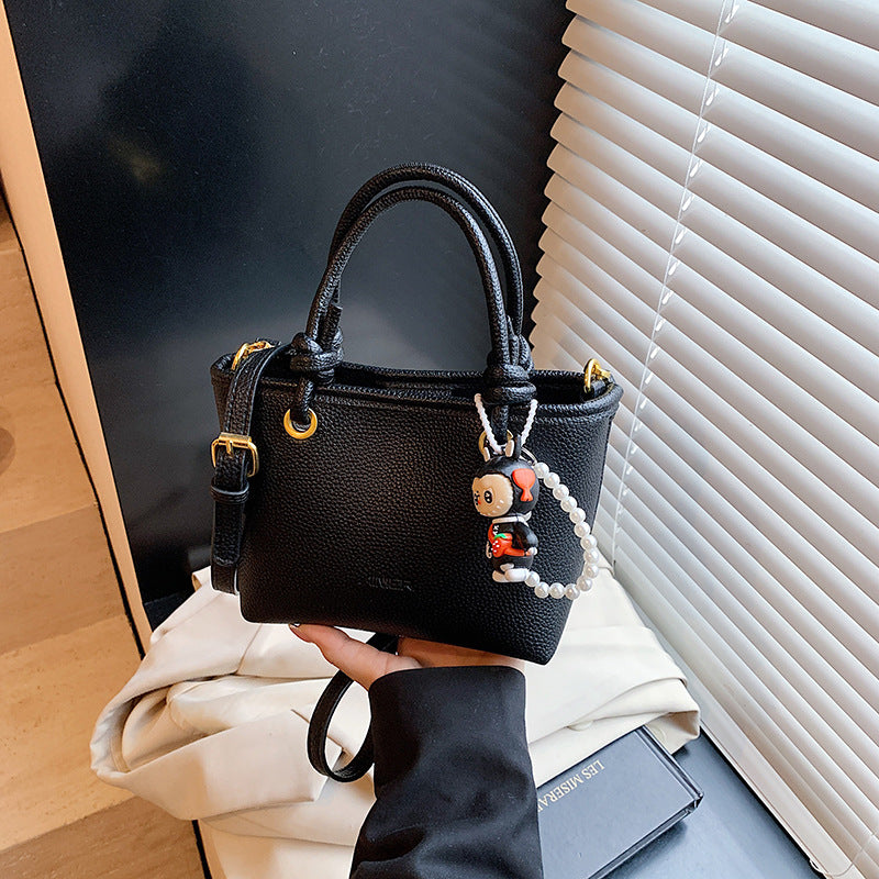 Foreign trade advanced sense hand carrying bucket bag 2025 summer simple and versatile shoulder bag trendy niche design messenger bag