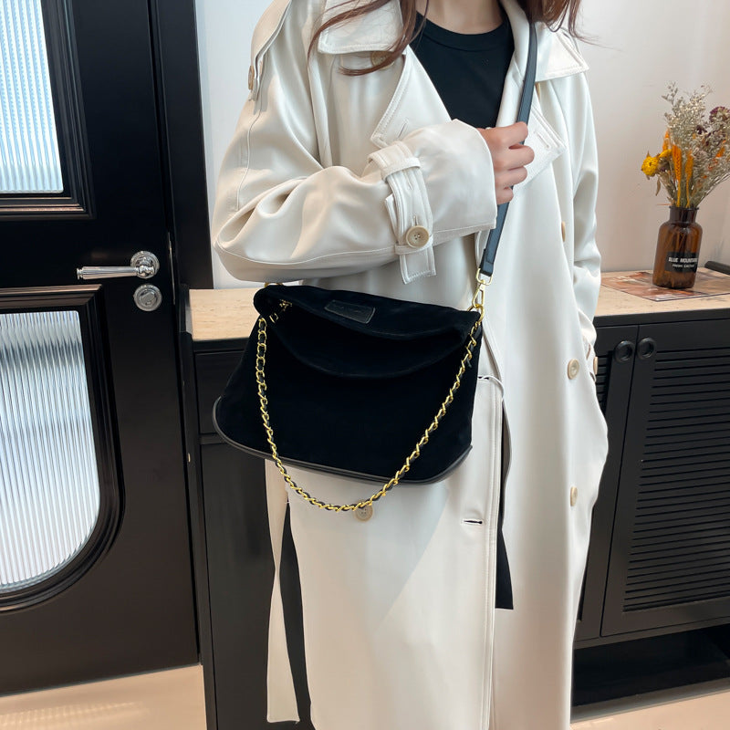 Niche design chain retro bag 2025 new matte imitation moose leather messenger bag women's shoulder underarm stray bag