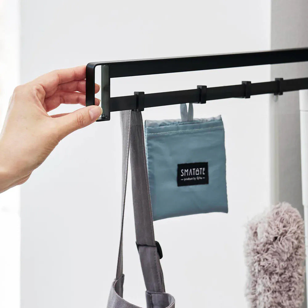 Retractable crack hook non-punching kitchen cabinet rack refrigerator side hanging pull magnetic storage rack