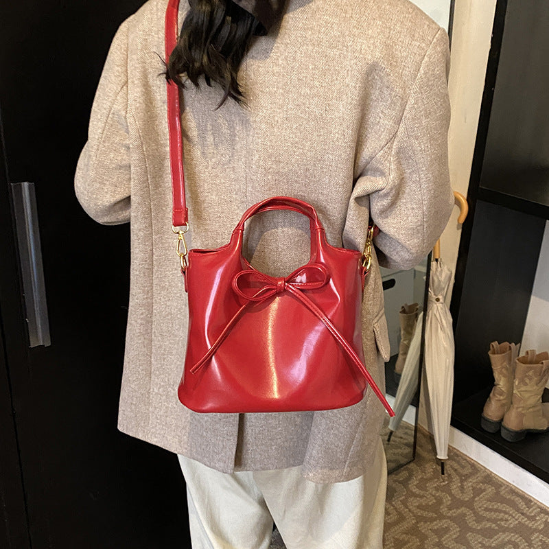 Bags Women's New Trendy Fashion Versatile Messenger Bags Niche Portable Shoulder Bags Commuter Large Capacity Casual Tote Bags