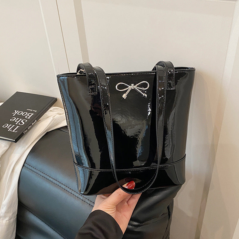 Big bag women 2025 new fashion commuter this year popular butterfly tote women's bag large capacity beautiful shoulder bag