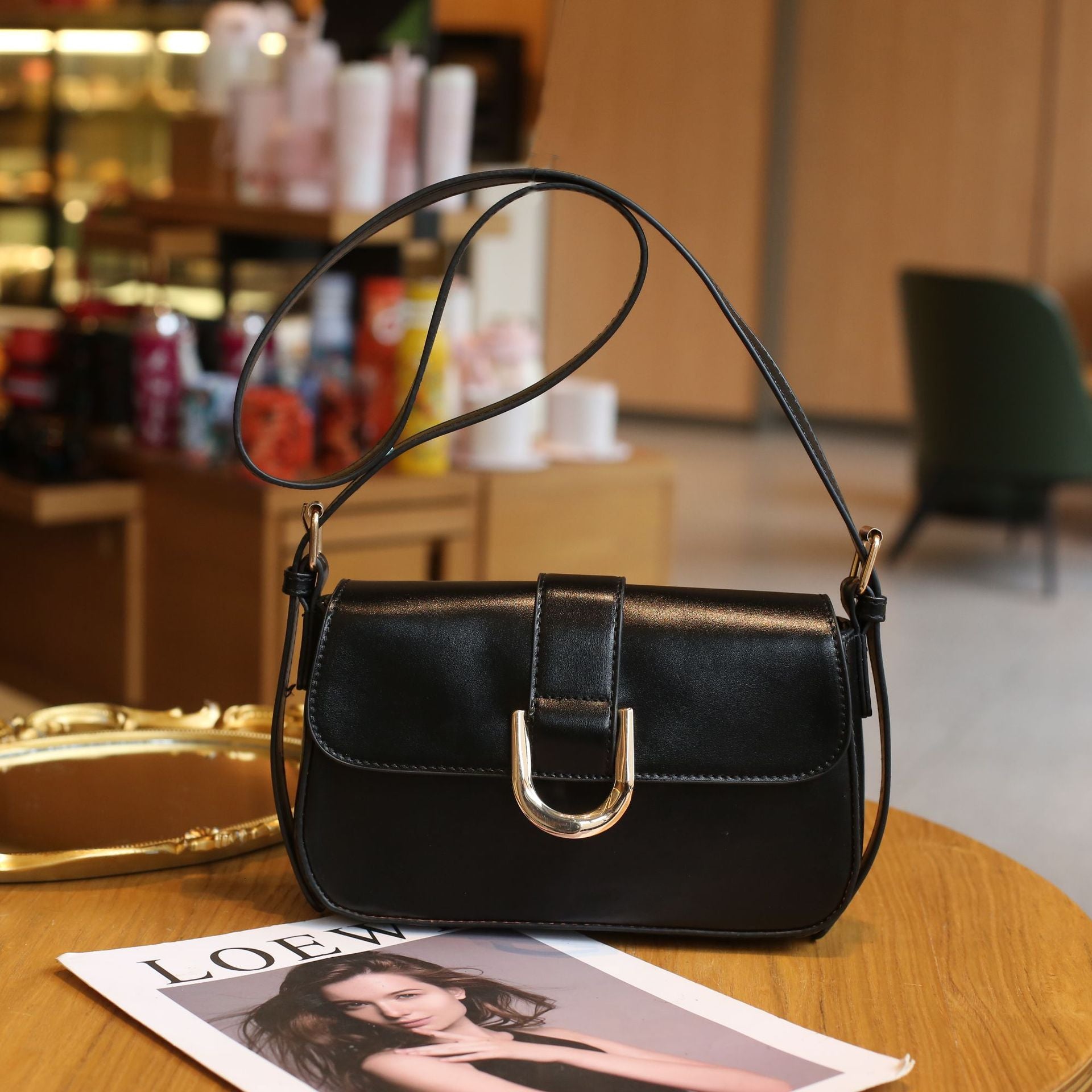 European and American business elite baguette bag 2025 summer high sense Internet celebrities with the same crossbody armpit bag PU leather shoulder bag