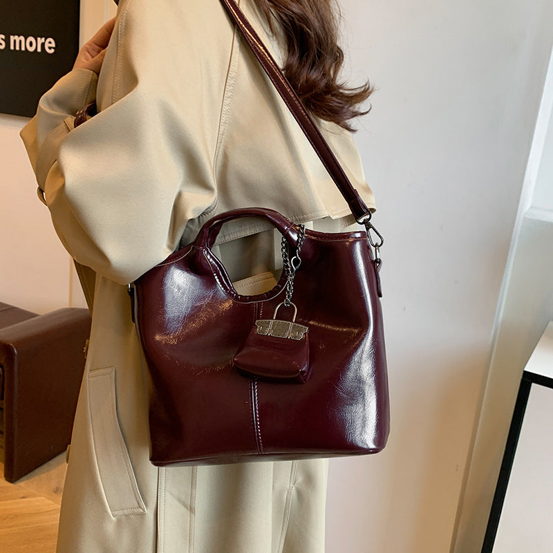 Cross-border retro women's portable tote bag women's bag 2025 autumn and winter new commuter shoulder messenger bag mother and child bag
