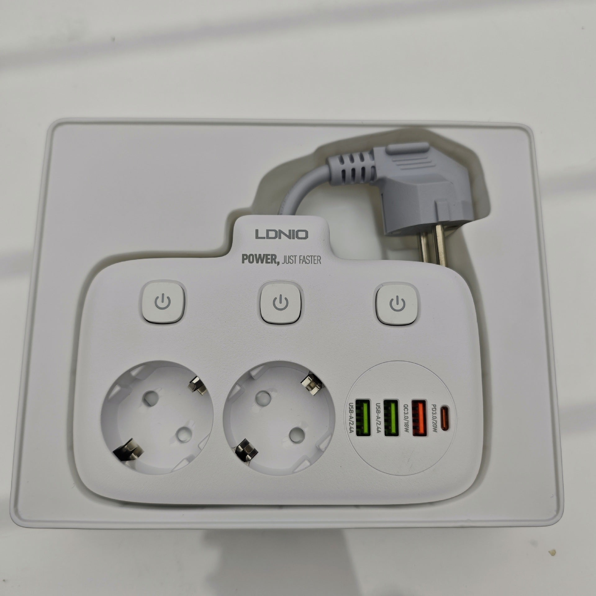 One turn multi-short line plug-in multi-plug multi-function switch fast charging plug-in board usb socket European and American British standard power strip