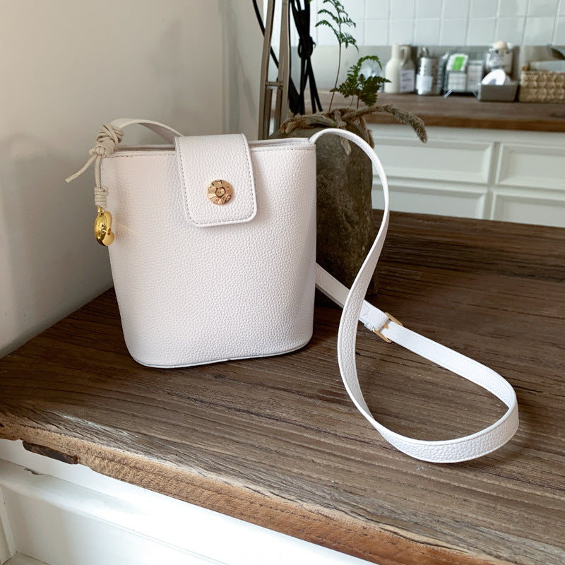 Cross-border  2025 new vertical mobile phone bag niche ins shoulder bag soft leather crossbody small bucket bag