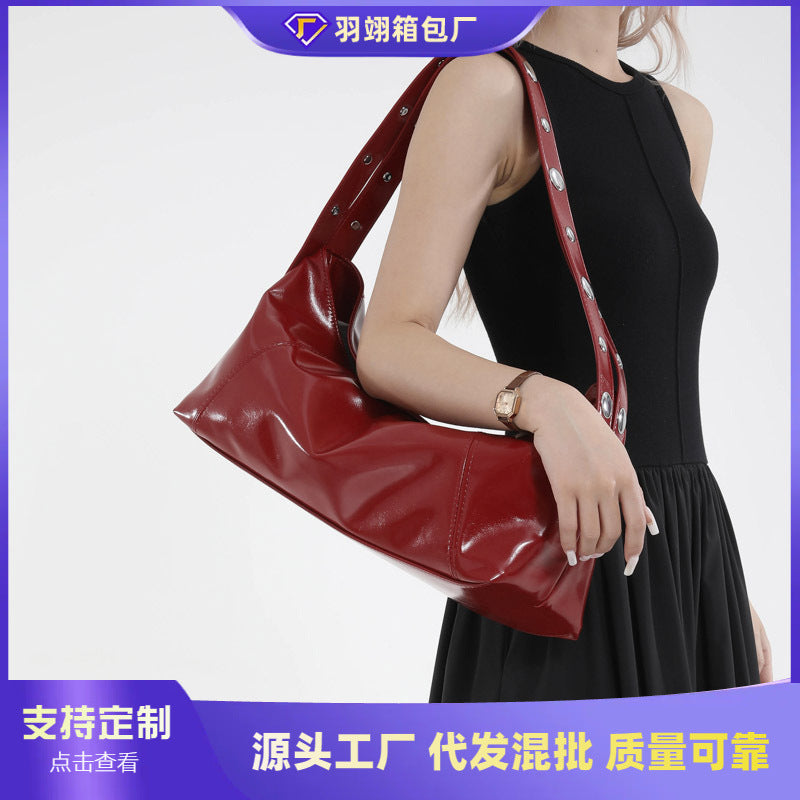 Cross-border European and American style large-capacity rivet punk shoulder bag women's 2025 new fashion personalized underarm bag commuter bag
