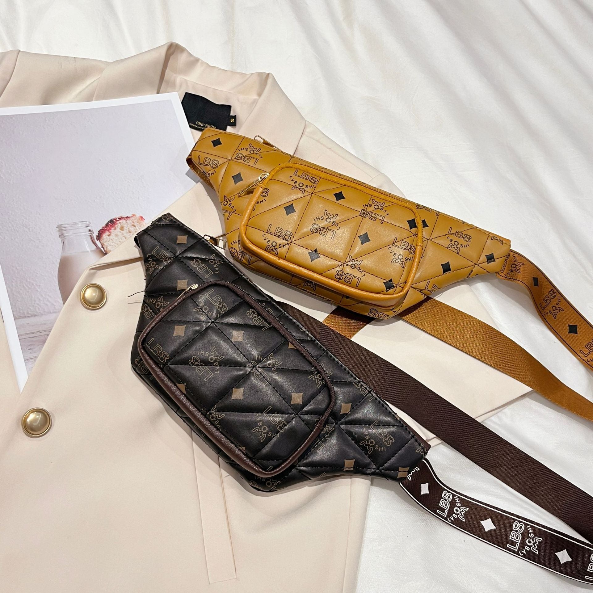 Sports fanny pack 2023women's bag mobile phone satchel women's fashion sports messenger bag versatile mobile phone bag