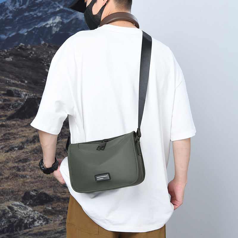 New fashion messenger bag, simple and versatile trend shoulder bag, light and multi-functional anti-splashing men's bag, commuter bag