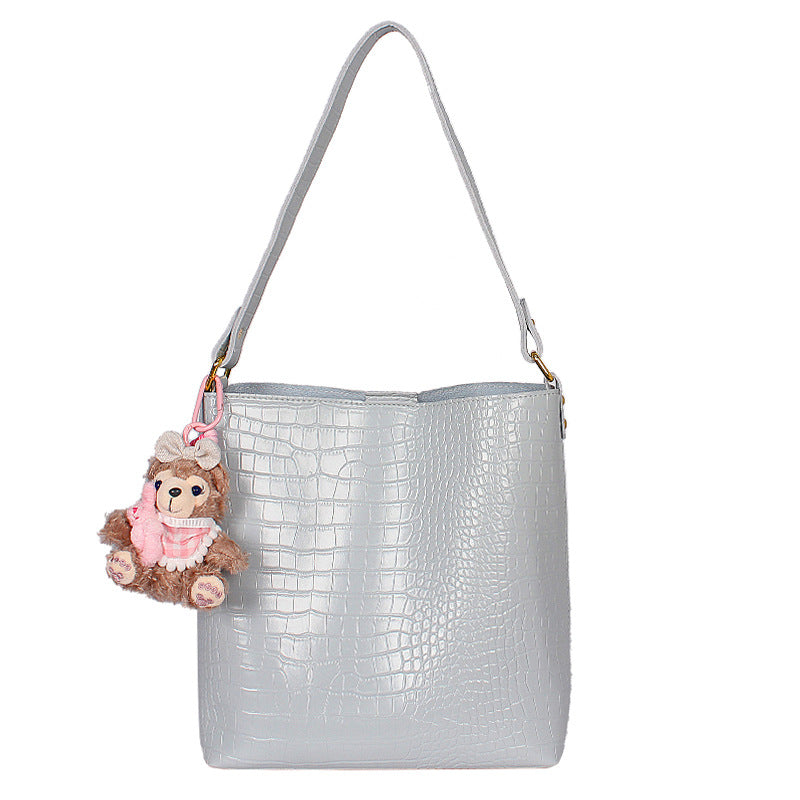 Big bag women's bag 2025 new crocodile pattern bucket bag fashionable large capacity messenger bag commuter women's shoulder bag