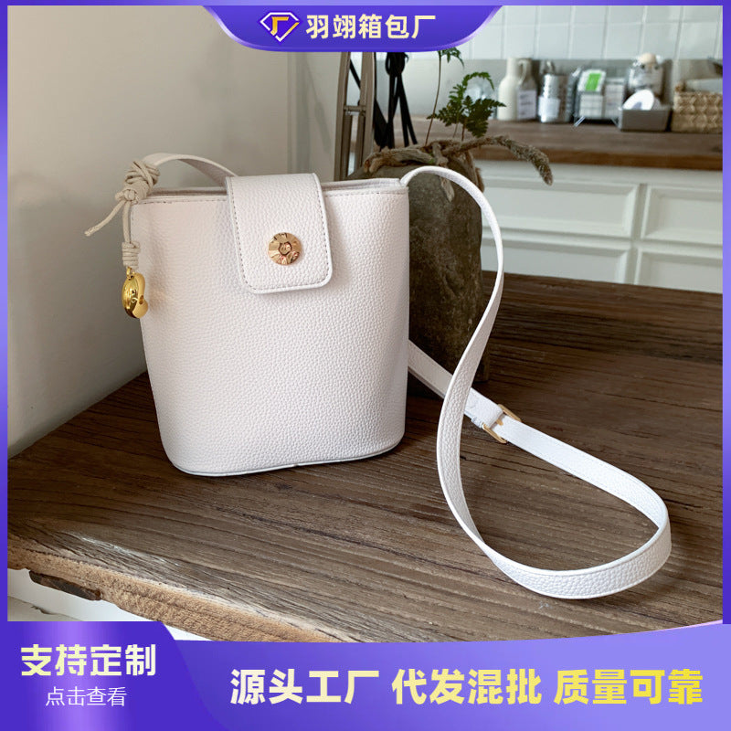 Cross-border  2025 new vertical mobile phone bag niche ins shoulder bag soft leather crossbody small bucket bag