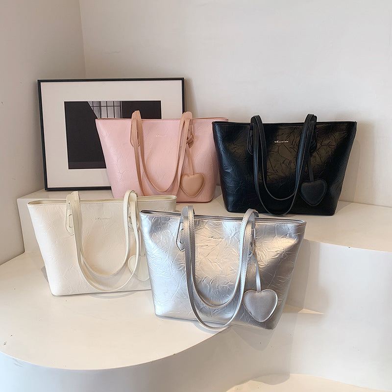 College students are versatile in class, summer and summer, large-capacity commuting tote bag, women's new silver peach heart shoulder bag