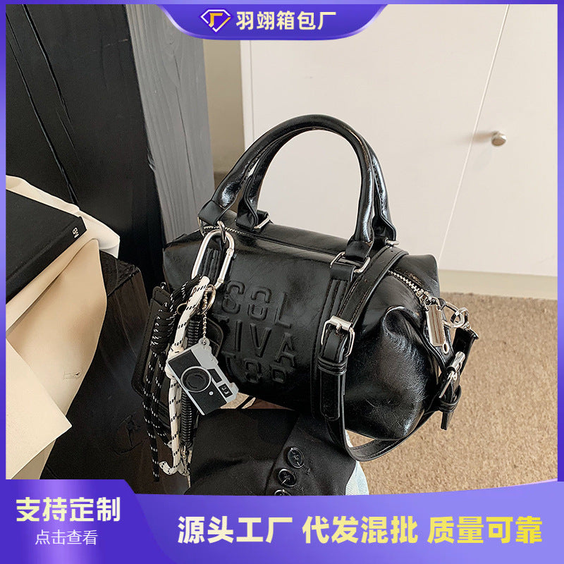 Cross-border simple casual handbag bag women's 2025 new versatile shoulder messenger bag fashionable commuter pillow bag