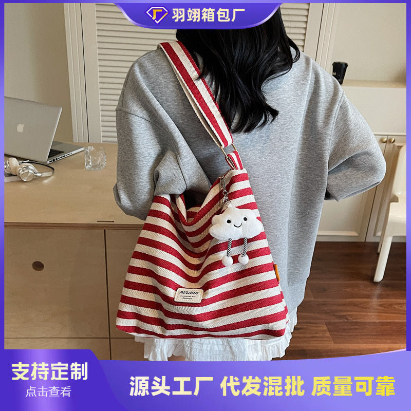 Cross-border striped bag women's large capacity 2025 new summer versatile casual messenger bag college student class tote bag