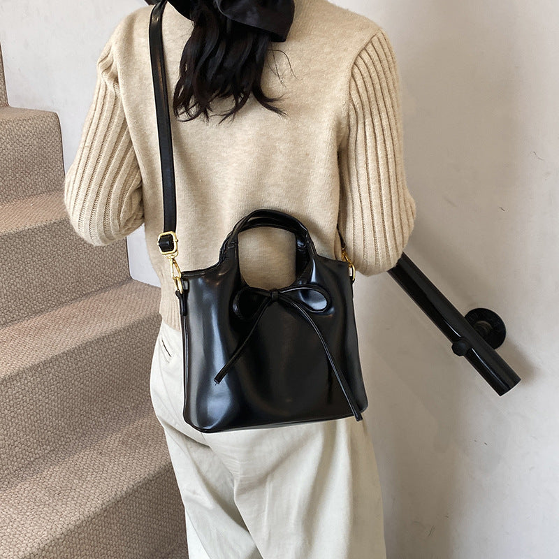 Bags Women's New Trendy Fashion Versatile Messenger Bags Niche Portable Shoulder Bags Commuter Large Capacity Casual Tote Bags