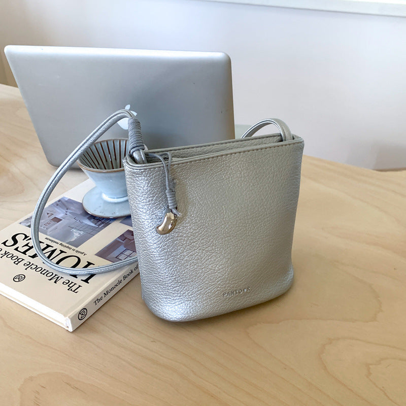 Foreign order simple and versatile small bag women's summer 2025 new fashion shoulder messenger bag this year popular bucket bag