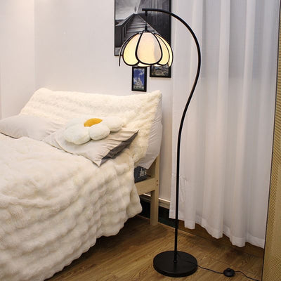 Vintage living room sofa side table lamp, high-end french-inspired mid-century bedroom bedside ambient light, boutique hotel retro fishing light