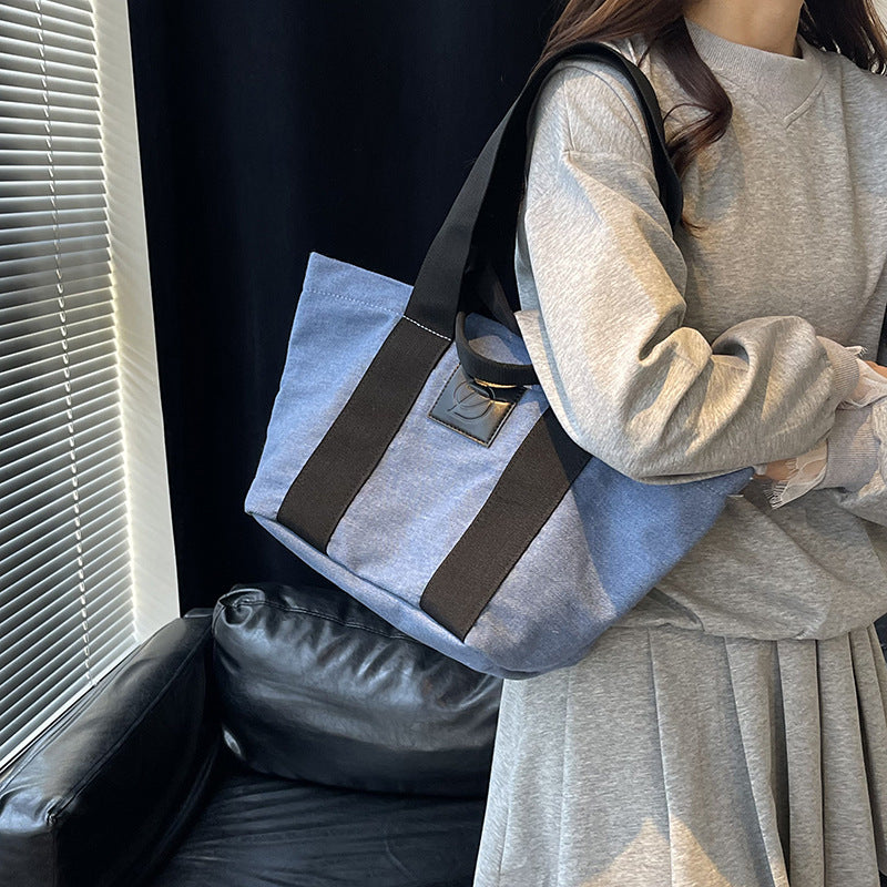 Casual large-capacity denim bag, women's 2025 new lightweight and versatile commuter shoulder bag, portable tote bag