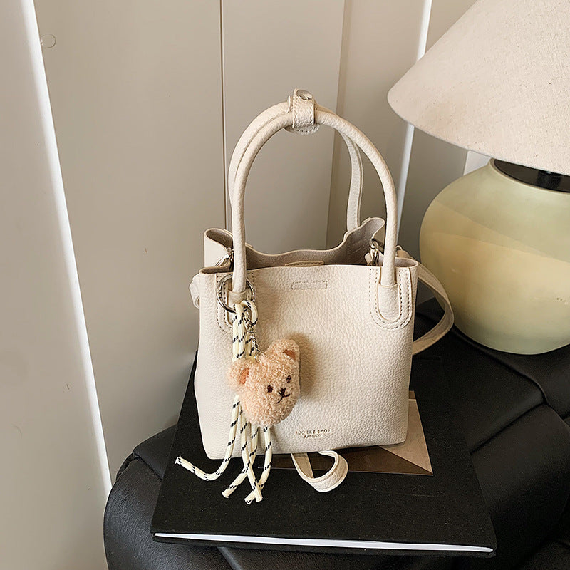 Casual fashion shoulder bag  new high-end simple commuter messenger bag Korean version niche versatile handbag