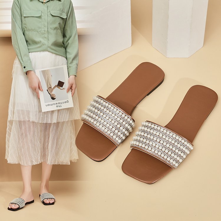 Slippers Foreign trade large size flat bottom slippers women's new fashion square head pearl word casual, beach sandals