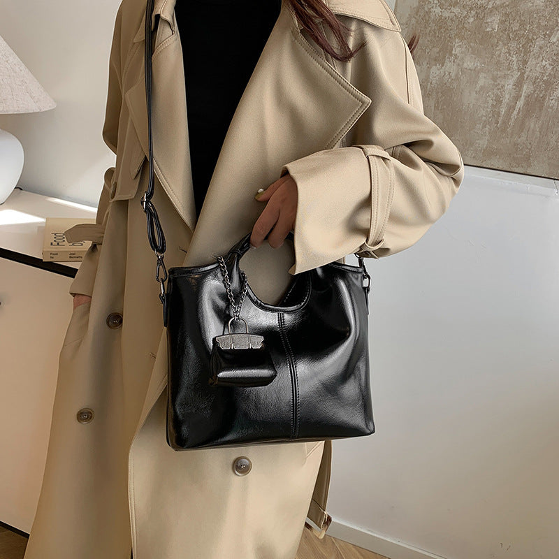 Cross-border retro women's portable tote bag women's bag 2025 autumn and winter new commuter shoulder messenger bag mother and child bag