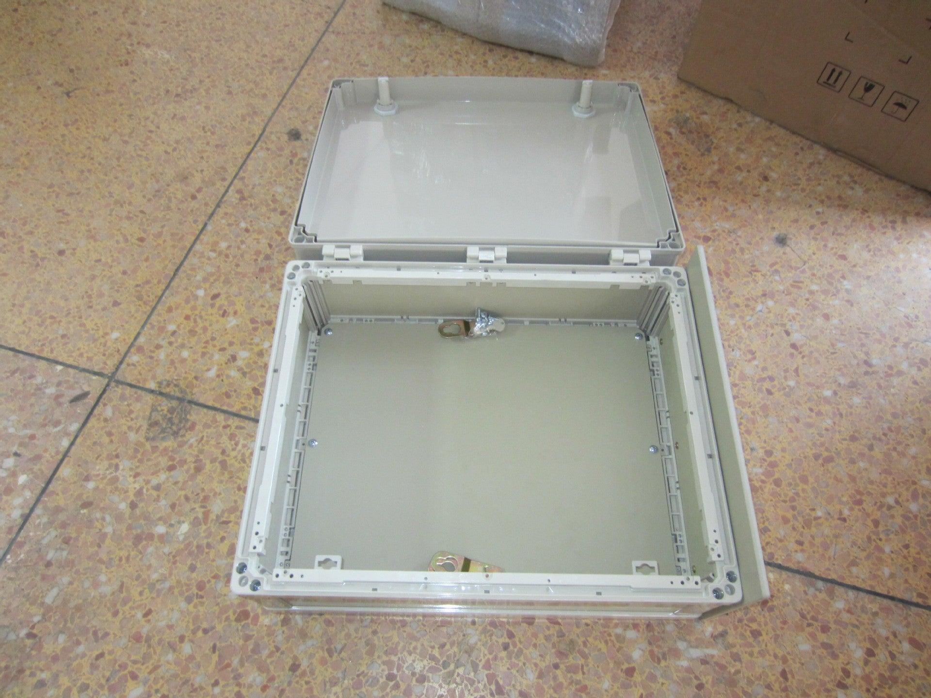 Plastic PVC with lock distribution box Park outdoor sealed waterproof distribution box IP65 plastic control box waterproof box