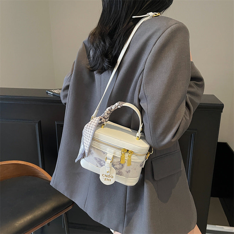 Bag Women's 2025 New Popular Handbag Cosmetic Box Bag High Texture Fashion Shoulder Bag Commuter Messenger Bag