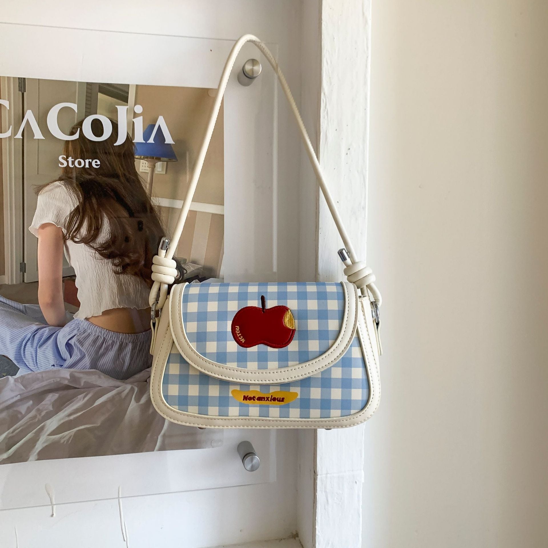 Cartoon embroidered hand carry small square bag 2025 summer new Korean version fashion versatile casual shoulder bag feeling messenger bag