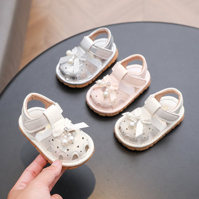 summer new girls' closed-toe sandals, 0-2 years old soft sole baby first walker shoes with bow, baby squeaky shoes