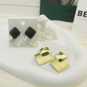 Large square earrings, perfect for women. exquisite pendant earrings, designer style, ideal for brides, weddings, and christmas gifts