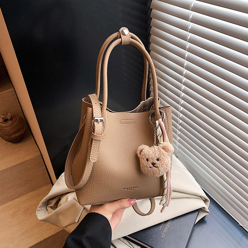 Casual fashion shoulder bag  new high-end simple commuter messenger bag Korean version niche versatile handbag