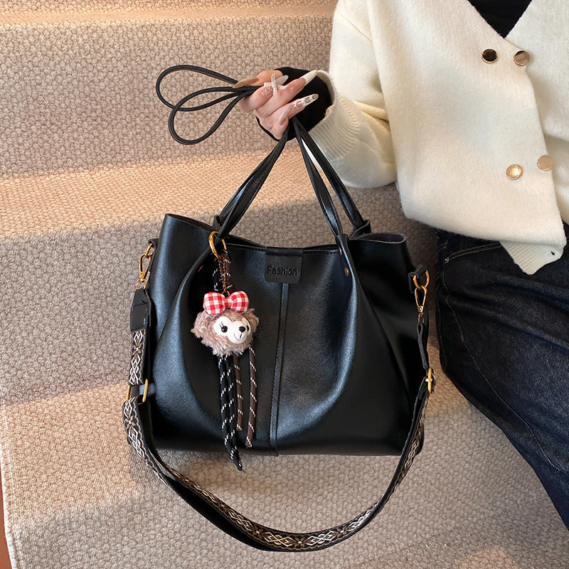 European and American retro large-capacity commuter tote bag 2025 new handbag texture wide shoulder strap messenger bag shoulder bag