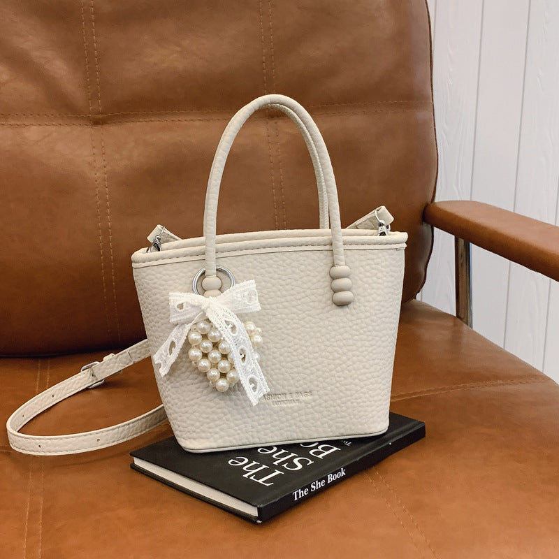 High sense fashion simple portable bucket bag women's 2025 spring and summer new casual simple solid color shoulder messenger bag