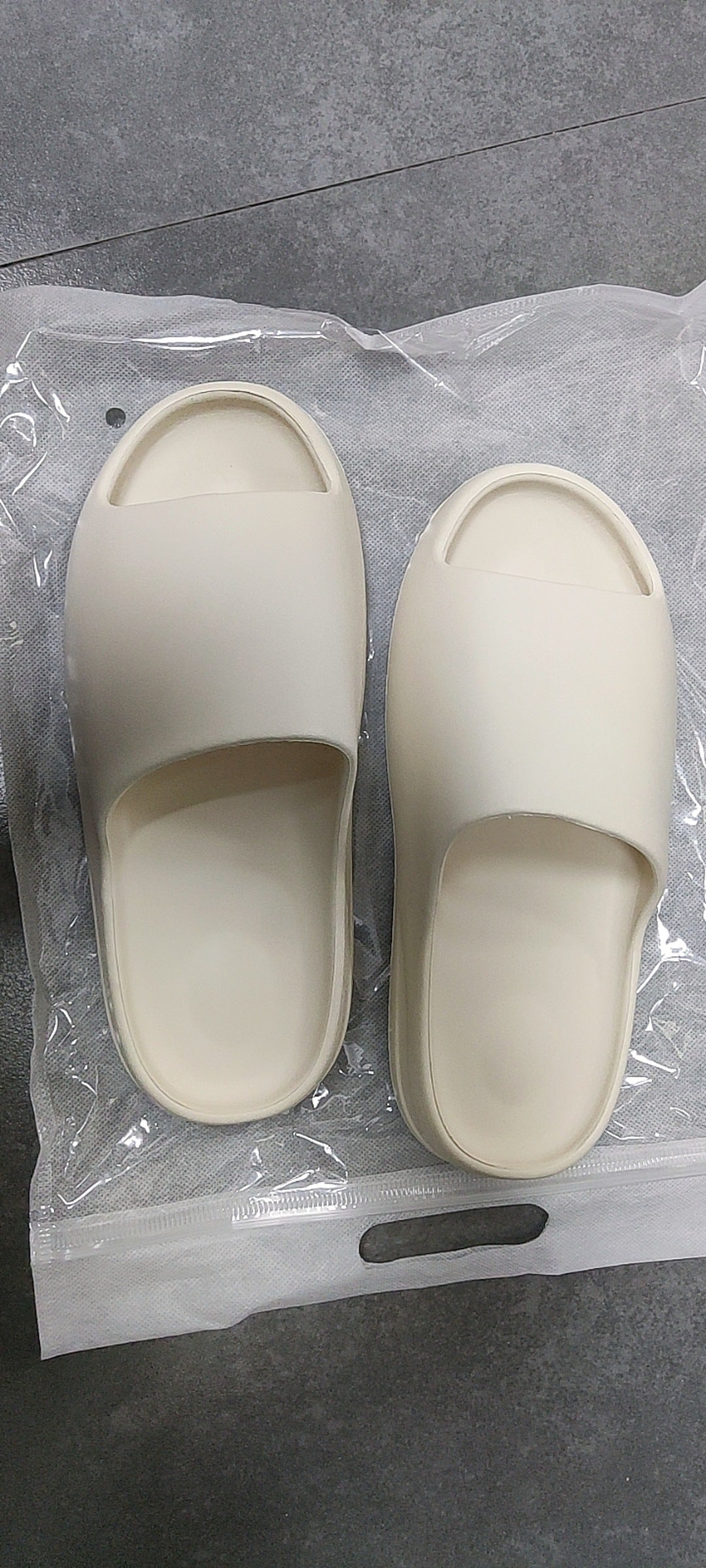 Foreign trade coconut fish mouth slippers outdoor home one-word drag Kanye same thick-bottomed couple outer slippers eva men