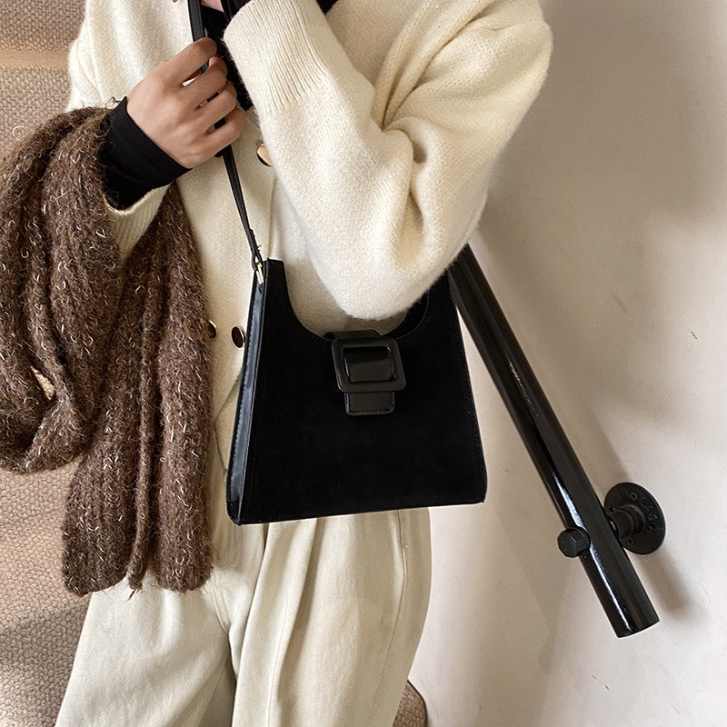 Small bag women's 2025 autumn and winter new fashion versatile messenger bag texture small bag saddle bag