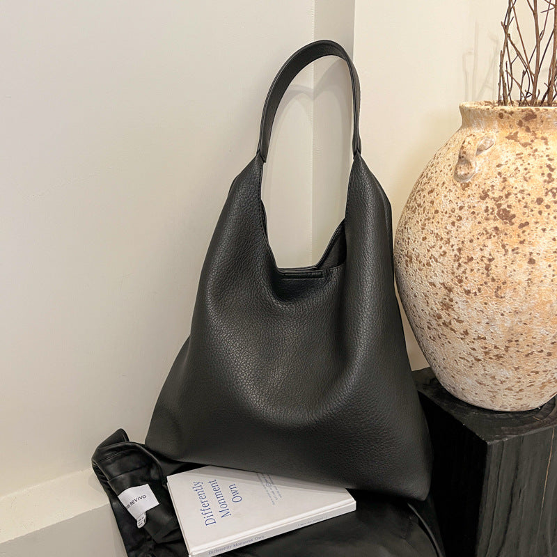 Autumn and winter new commuter tote bag women 2025 retro is a large-capacity shoulder bag simple casual armpit bag